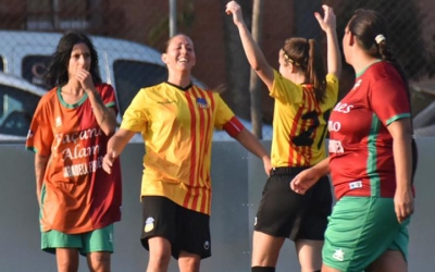 Les jugadores del Sant Andreu celebren un gol contra el Planadeu
